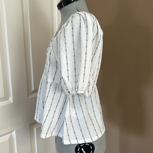 Madewell Blouse with Puff Sleeves - Picture 2 of 6